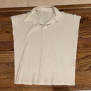 de Mong Pleated Sleeveless Polo Shirt